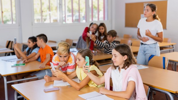kids phone addiction, school