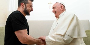 Zelensky thanks Pope Francis for his humanitarian action