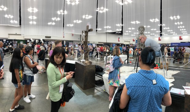 Timothy Schmalz sculpting Eucharistic Congress