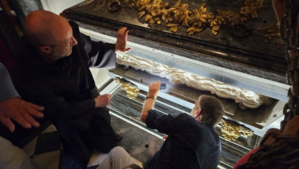 Corner Item Image - Teresa of Avila’s tomb opened, body still incorrupt (Photos)